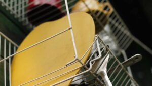 Con questo metodo il tuo scolapiatti tornerà splendente