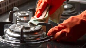 I miei fornelli non si accendevano più, li ho puliti con questi trucchetti e sono tornati come nuovi!