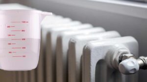 Usa il trucco della brocca per pulire i termosifoni: ogni traccia di sporco scomparirà