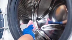 Non usate solo bicarbonato: tutti i rimedi naturali per una lavatrice pulitissima