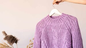 Anche tu hai quel maglione che, nonostante i lavaggi, continua a puzzare di sudore? Io ho finalmente trovato la soluzione!