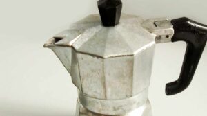 Perché il caffè della moka ha un sapore di bruciato e come evitarlo per un risultato migliore