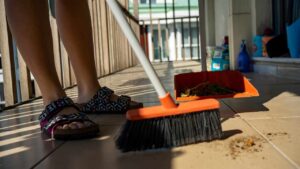 Pulizia profonda delle piastrelle del balcone: i trucchi che dovresti conoscere