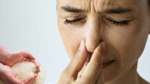 Ne basta un pugno: è il miglior alleato contro i cattivi odori in cucina, nel bagno e nell’armadio