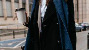 Sciarpa piena di pelucchi? Questi trucchetti risolveranno il problema