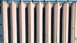 Eliminare le macchie gialle dai termosifoni: hai bisogno solo di questi ingredienti