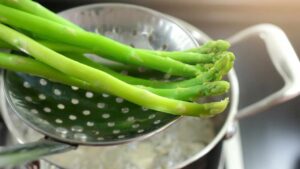 Non cucinare anche tu gli asparagi in questo modo, in tanti commettono lo stesso errore!