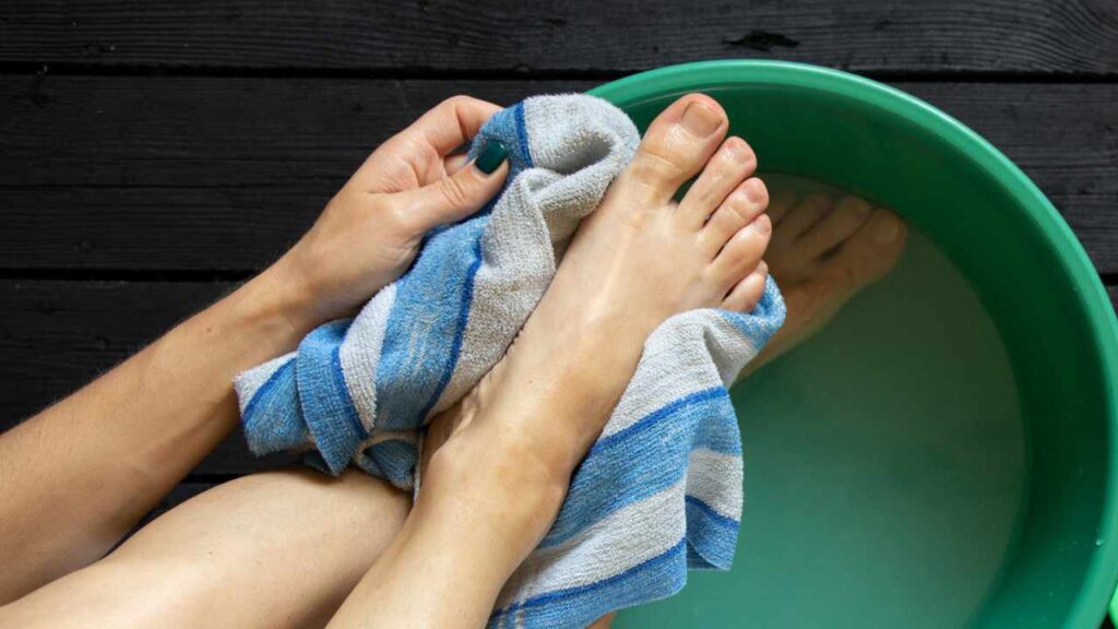 lavare i piedi