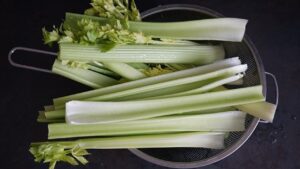Cosa succede al tuo corpo se mangi il sedano ogni sera