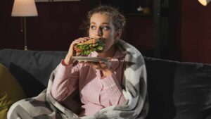 11 abitudini notturne che ti fanno ingrassare