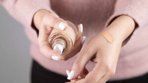 Sporchi sempre le maglie con il fondotinta? Io risolvo il problema così