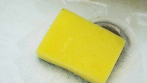 Lavandino del bagno ingiallito: risolvi così il tuo problema