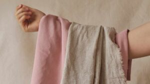 Come lavare i vestiti di lino in lavatrice senza rovinarli