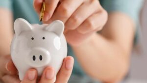 Come risparmiare in casa: questi gesti quotidiani fanno davvero la differenza