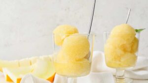 Chi non ama il sorbetto al limone? Ma hai mai provato quello al melone? Scopri la ricetta