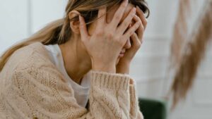 I segnali che indicano che sei dipendente dallo stress, perché ti succede e cosa fare