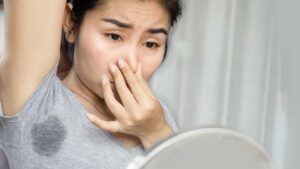 Cattivo odore di sudore: 6 rimedi per sbarazzartene