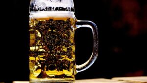 8 sorprendenti usi della birra in casa