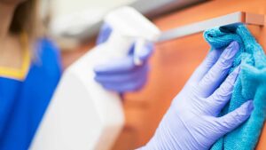 Batteri e muffa, non tutti lo sanno: sono queste le 5 zone della cucina a cui prestare attenzione