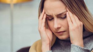 9 possibili condizioni che ti causano mal di testa in base alla zona in cui senti dolore