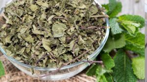 Un metodo facile e veloce per essiccare la menta in casa