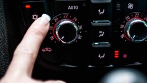 Aria condizionata o finestrini abbassati: cosa consuma meno?