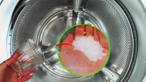 TRUCCHETTO: togli tutto lo lo sporco dalla lavatrice con un semplice bicchiere