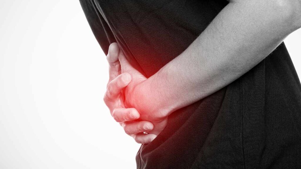 persona che soffre di gonfiore addominale