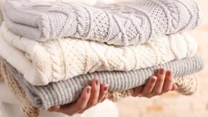 Come lavare le maglie di lana per renderle morbide con un semplice trucco efficace