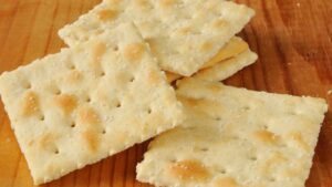 I buchi nei crackers rivelano un significato essenziale e la loro funzione sorprendente. Lo sapevi? Ecco a cosa servono