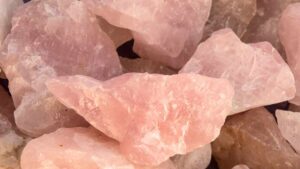 Dona pace e allontana la negatività, elimina l’ansia e porta armonia. Perché dovresti avere sempre con te questa pietra