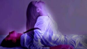 Ti è mai capitato di sognare di provare ad urlare, ma la voce non esce? O di cercare di muoverti ma qualcosa non te lo permette? Devi sapere che questo ha un significato, ecco perché accade