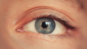 Colpo di aria agli occhi: i rimedi naturali davvero efficaci