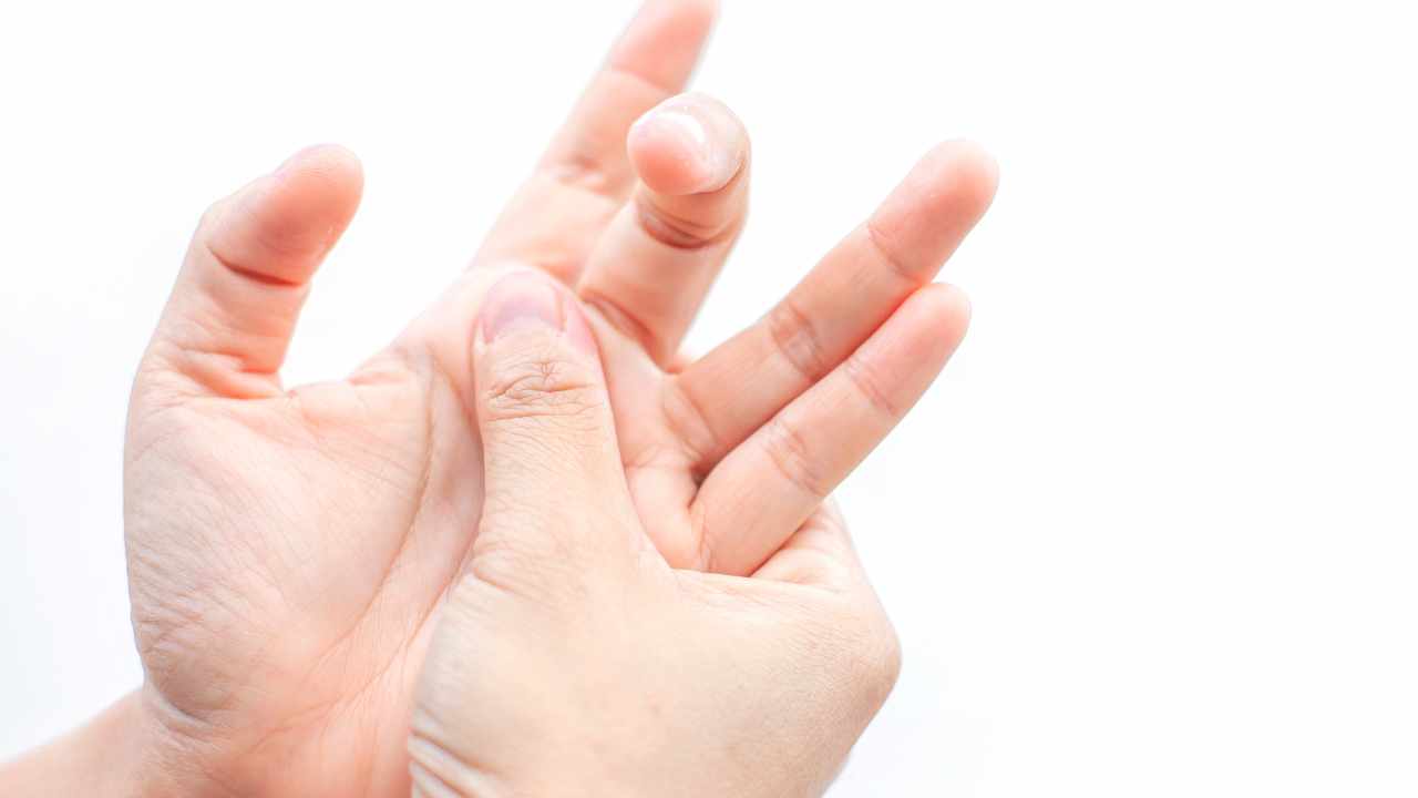 mani addormentate formicolio