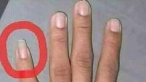 Perché alcuni uomini lasciano l’unghia lunga del mignolo? Non tutti sanno rispondere…