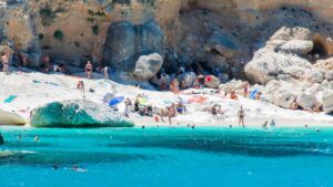 E chi lo avrebbe mai detto! Caraibi, Canarie? No, la spiaggia più bella del mondo per questo 2025 è italiana!