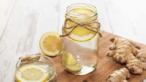 Come preparare l’acqua allo zenzero: sgonfia, combatte la ritenzione idrica, aiuta con la perdita di peso e depura!