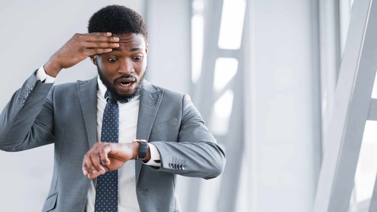 ritardo o anticipo psicologia