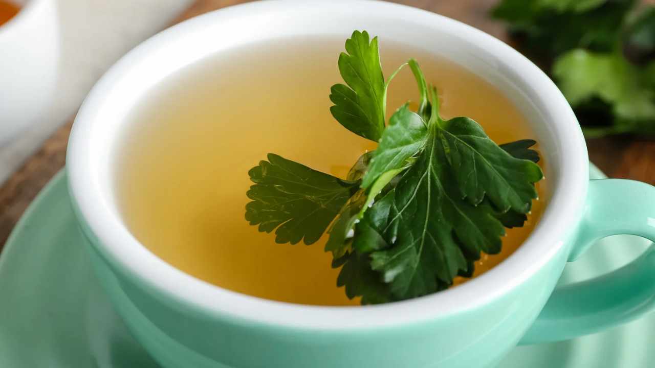 benefici tè al prezzemolo