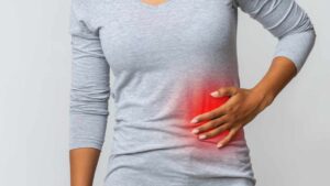 Dolore al lato sinistro dell’addome: cause e segnali di allerta da non sottovalutare