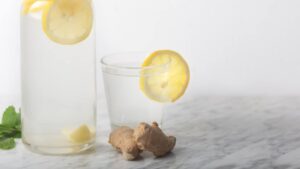 La bevanda naturale da consumare ogni sera per sgonfiare la pancia in soli 3 giorni