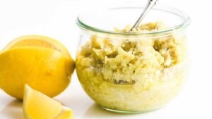È il condimento perfetto per il caldo, hai mai provato il pesto di limoni? Ti lascio la ricetta, vedrai che non ci rinuncerai più!