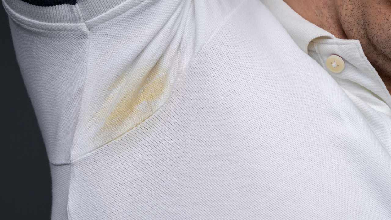 macchia gialla ascella