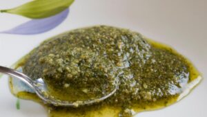 Pesto alla genovese, l’ingrediente segreto della nonna per renderlo speciale: vorranno tutti la tua ricetta!