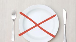 Saltare la cena è efficace per dimagrire secondo gli esperti di nutrizione e benessere?