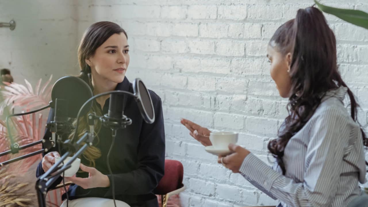 parlare sopra gli altri