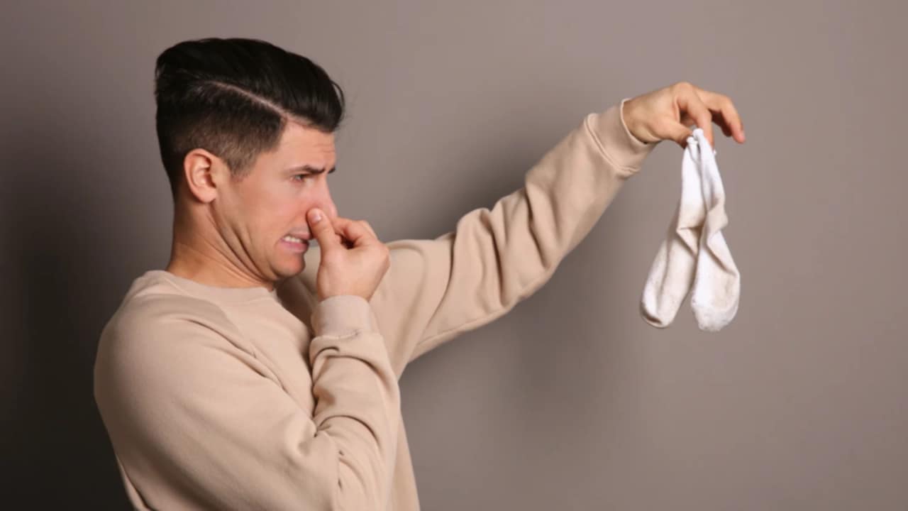 sudore odore cattivo piedi