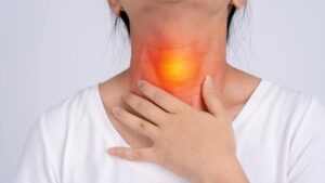 Come si sviluppa il cancro alla tiroide: i sintomi che non dovresti mai ignorare