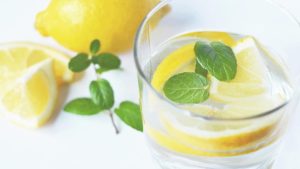 La bibita miracolosa per la tua salute: menta piperita e limone