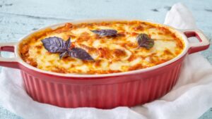 È irresistibile! Hai mai provato a fare la parmigiana di patate? Ti lascio la ricetta, non vorrai più farne a meno!